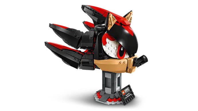 Side view of Shadow the Hedgehog bust Lego set